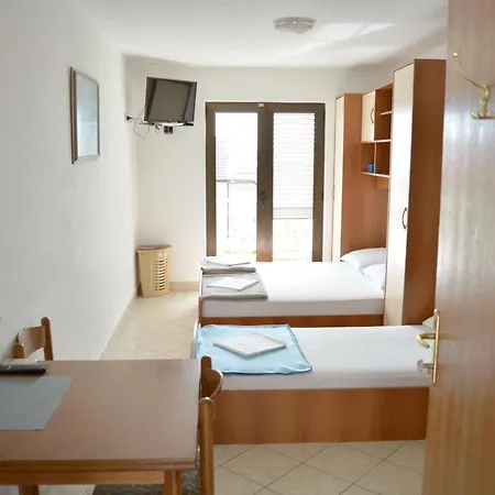 Apartments Marinko Promajna