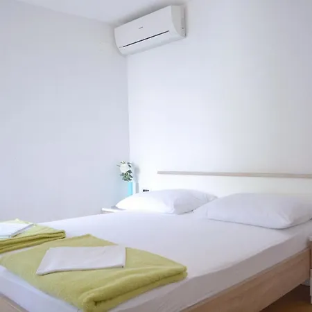 Apartment Apartments Marinko Promajna